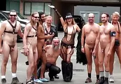 Ładna filmiki erotyczne tube brunetka śmieci